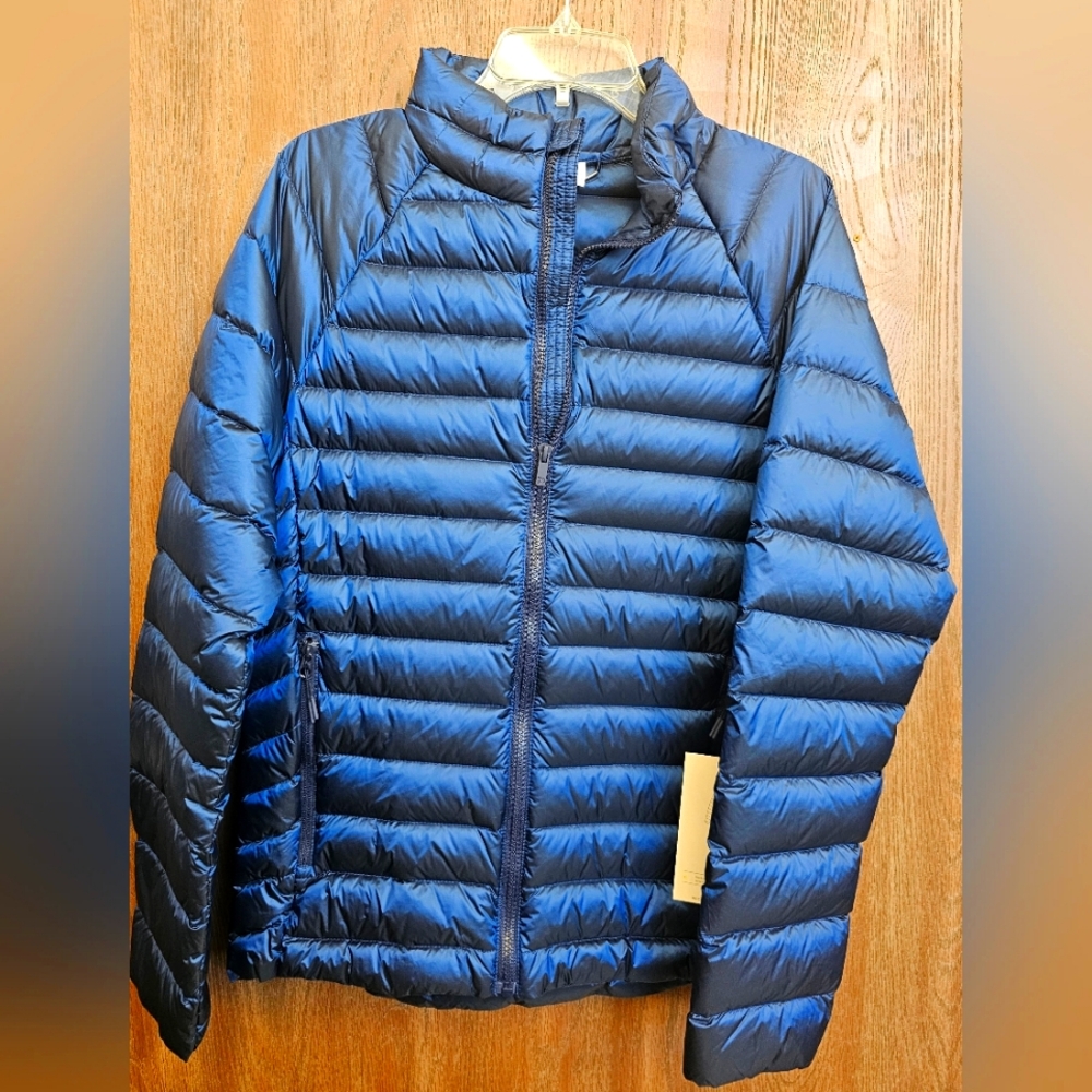 NWT, Men's All in Motion blue packable down puffer jacket, Small